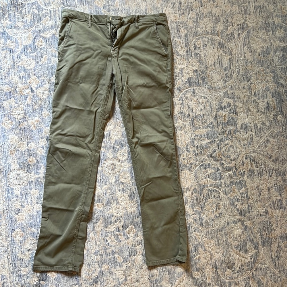 Joe’s Jeans size 32 olive green chinos